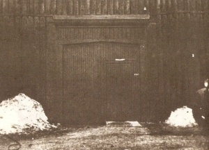 Brama wjazdowa do więzienia w Pińsku, gdzie Niemcy przetrzymywali "Wanię" i innych oficerów AK.